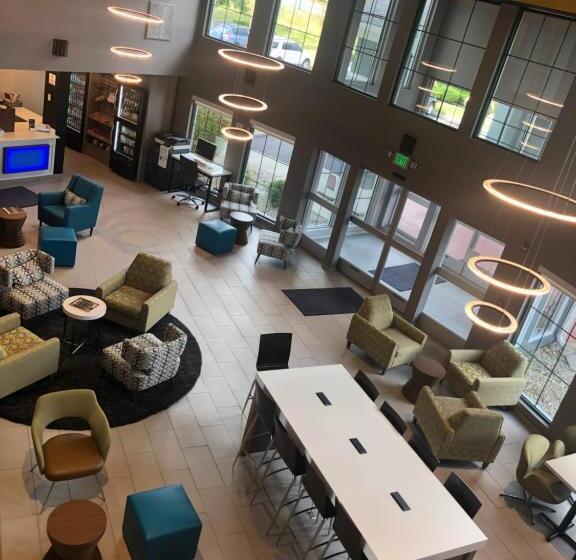 فندق على الطريق Clarion Pointe Indianapolis Airport