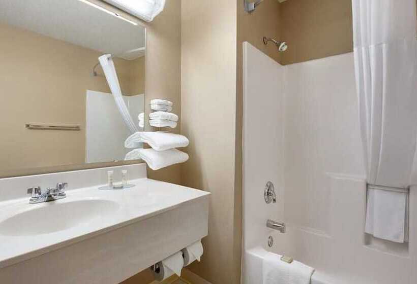 Мотель Coratel Inn & Suites By Jasper New Richmond