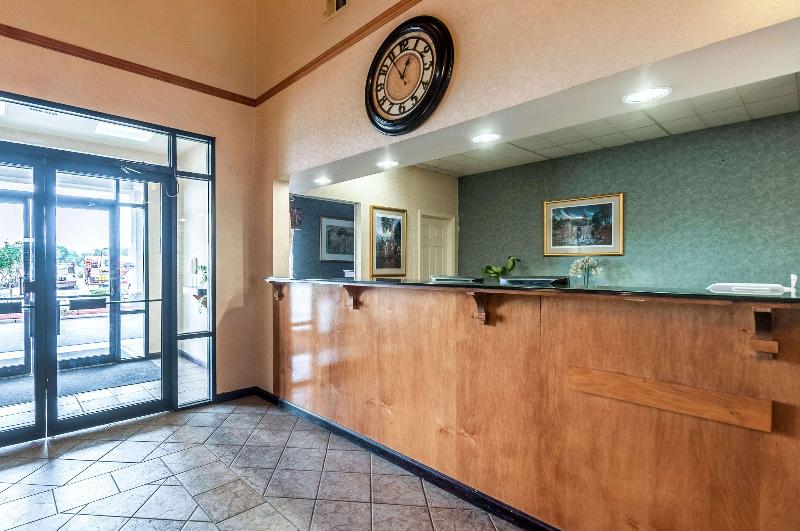 汽车旅馆  Econo Lodge Inn & Suites