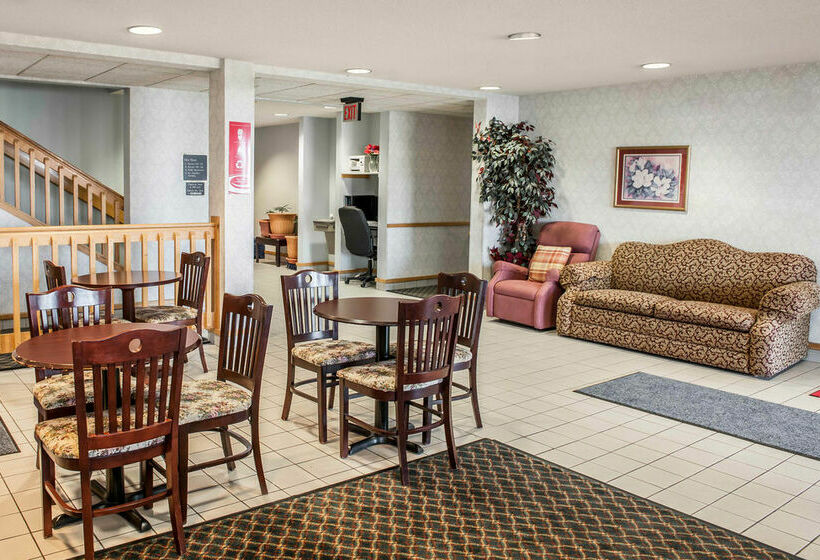 فندق على الطريق Econo Lodge West Lafayette
