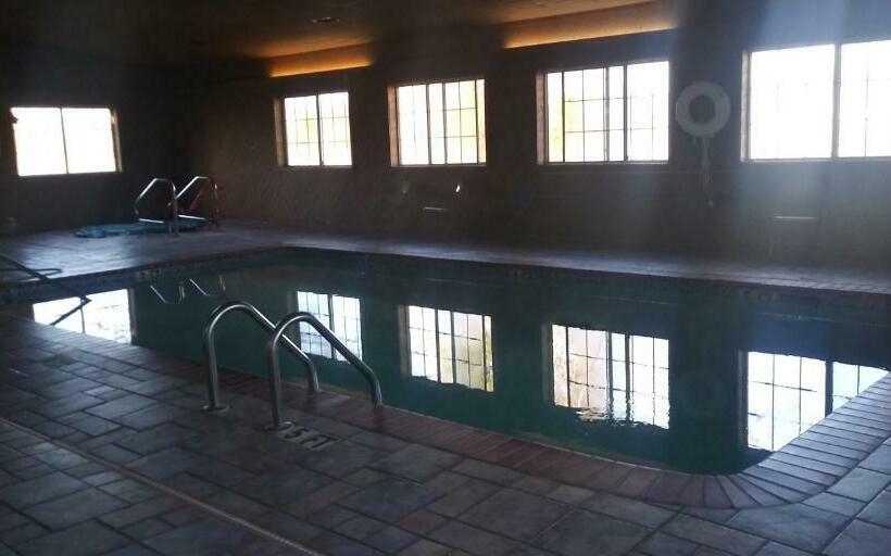Motel Hunters Lodge