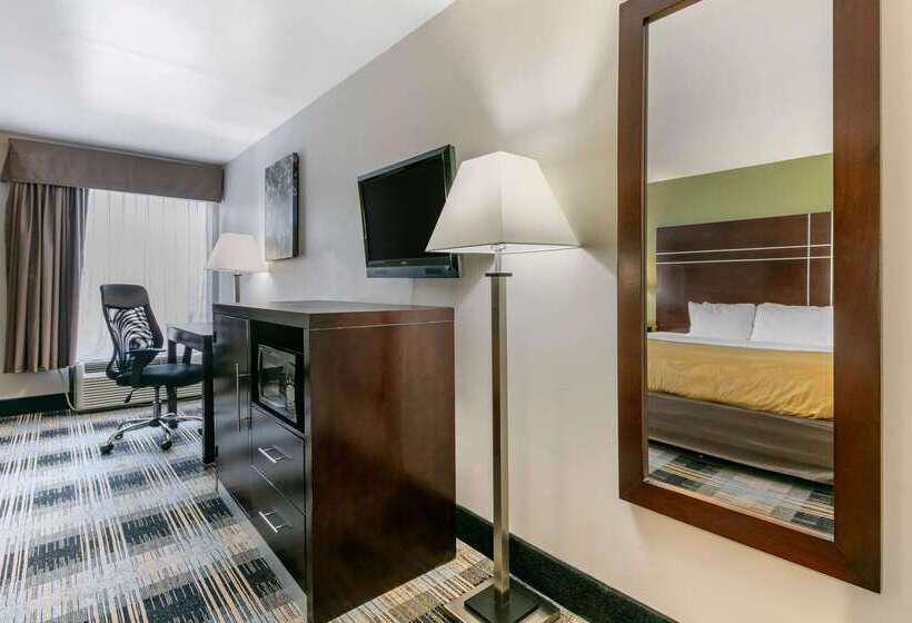 فندق على الطريق Quality Inn