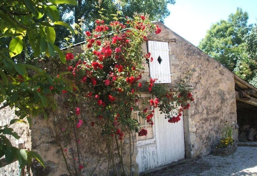 مبيت وإفطار Chambres D Hôtes La Charrière