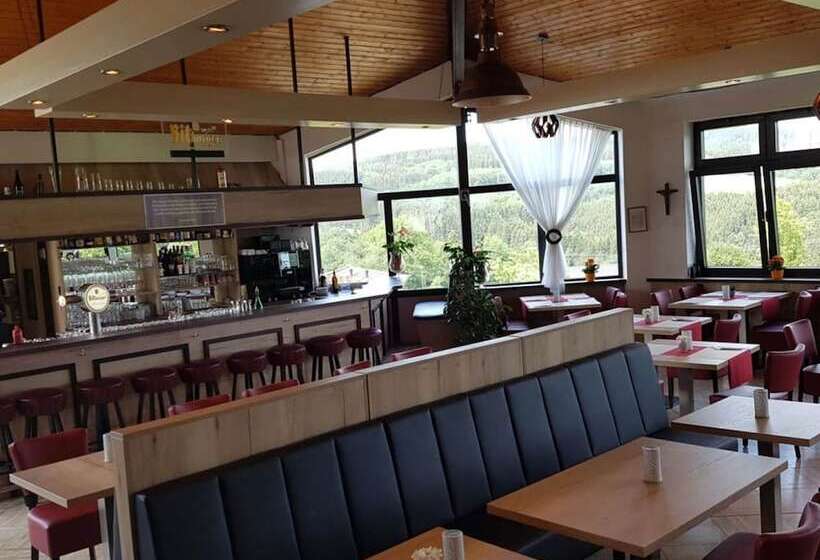 Chalet In Gerolstein With Forest