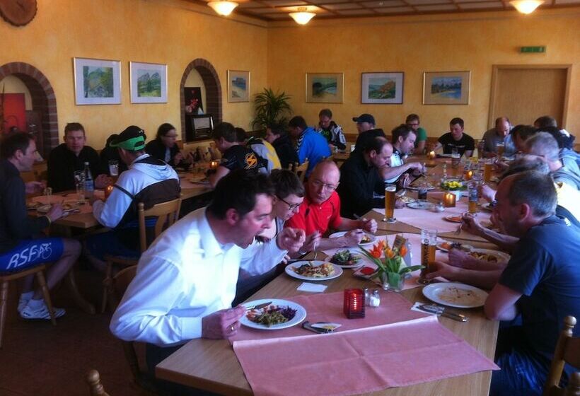 هتل Restaurant Zum Felsenkeller