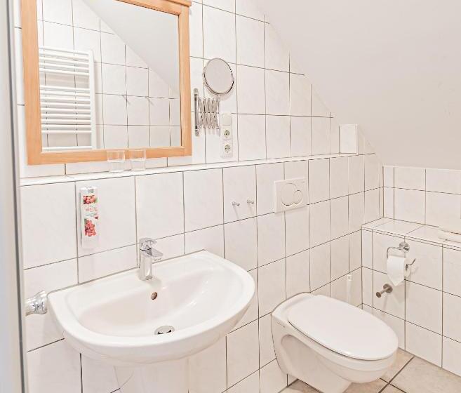 ペンション Johannishof Weincafe & Gastehaus