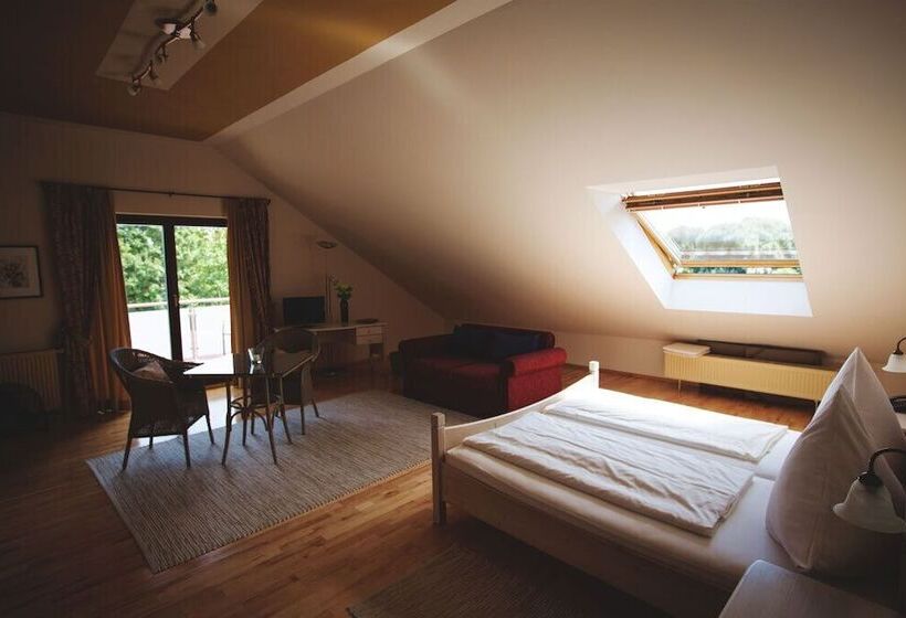 Weingut & Landhotel Lucashof