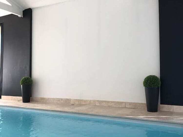 ベッドアンドブレックファースト Château Bernon Maison D Hotes   Piscine Et Sauna