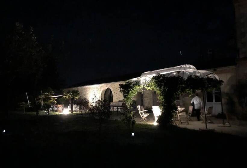 ベッドアンドブレックファースト Château Bernon Maison D Hotes   Piscine Et Sauna