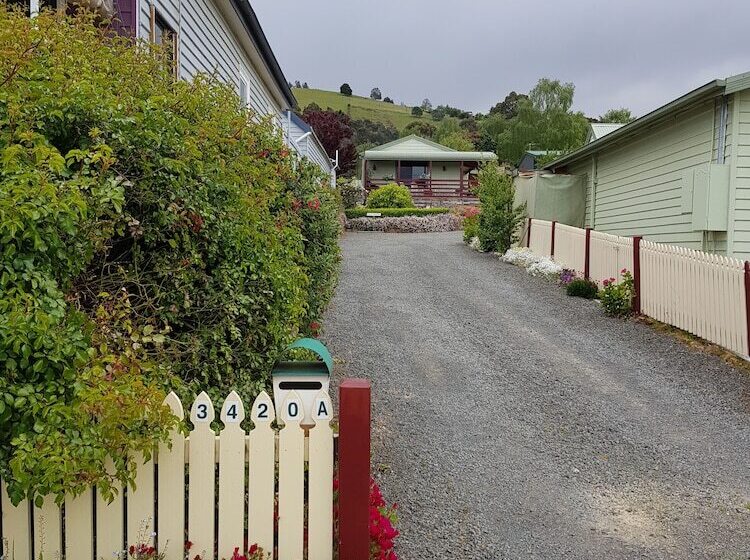 住宿加早餐  Cottage On Main