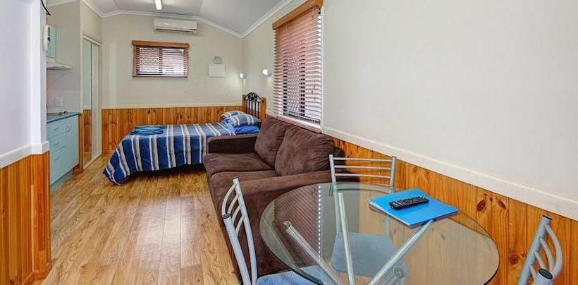 호텔 August Moon Caravan Park