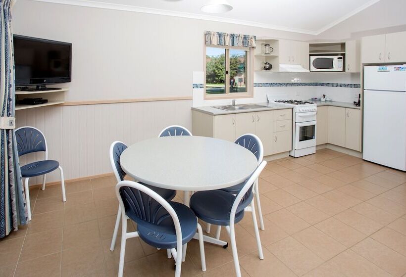 فندق Big4 Moruya Heads Easts Dolphin Beach Holiday Park