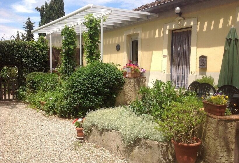 Sidsmums Travellers Retreat   Hostel