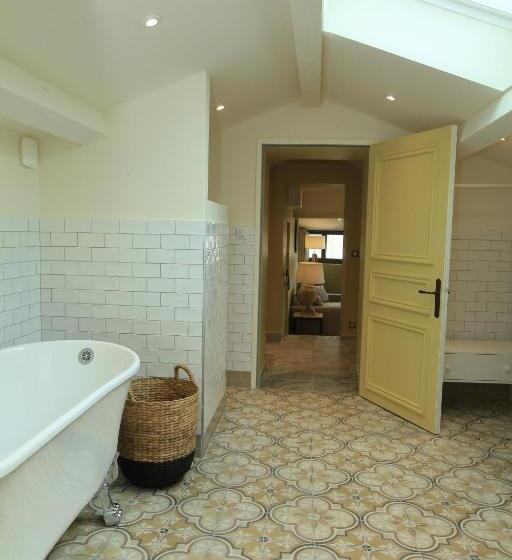 تختخواب و صبحانه Chambres D  Hôtes Les Ormes