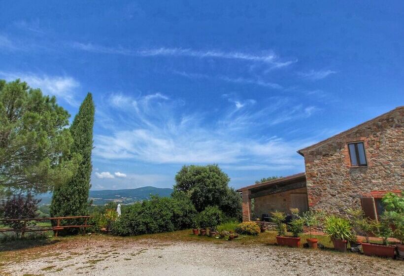 Elegant Cottage In Tuscany With Lake View And Private Garden