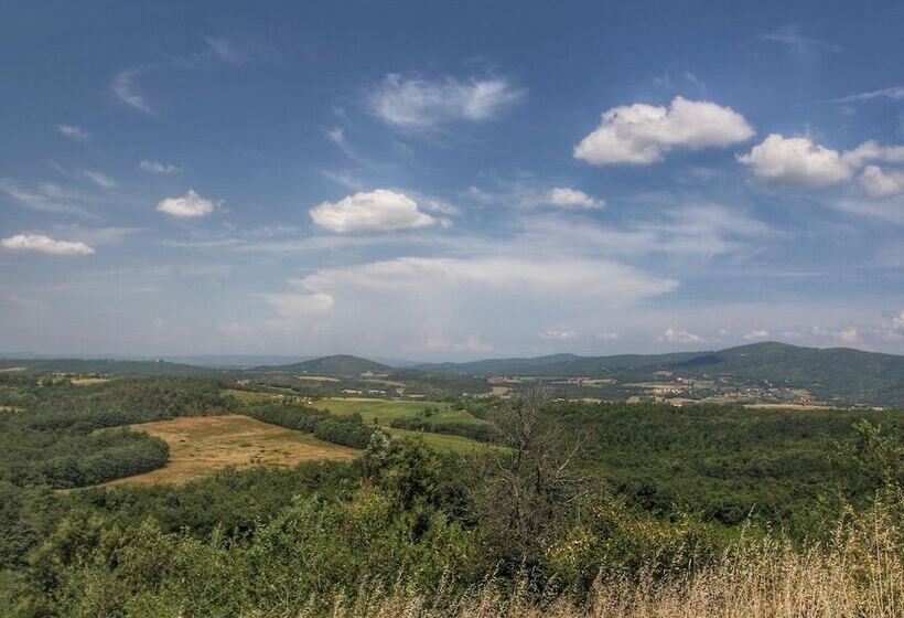 Elegant Cottage In Tuscany With Lake View And Private Garden