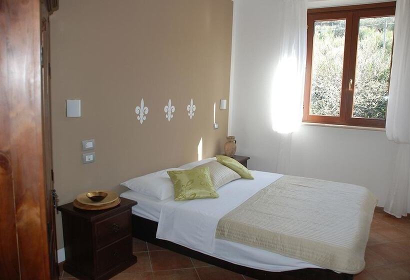 فندق ريفى Agriturismo Vecchia Monta