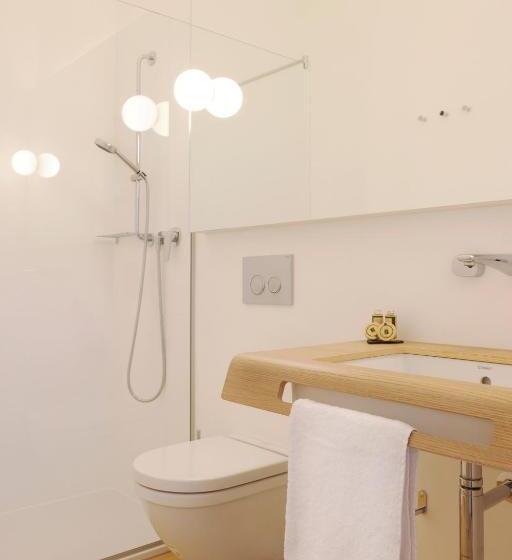 ホテル Weinkulturgut Longenschloder