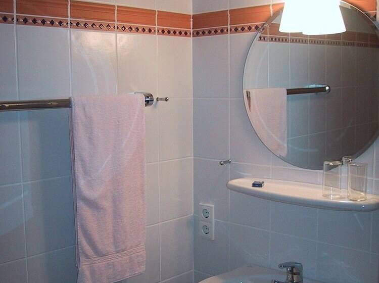 ペンション Wein Und Gaestehaus Fries