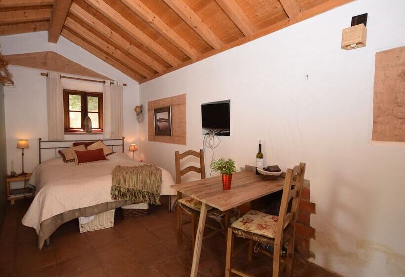 Quiet & Cottage In Estate Casas Da Cerca Near Troviscais