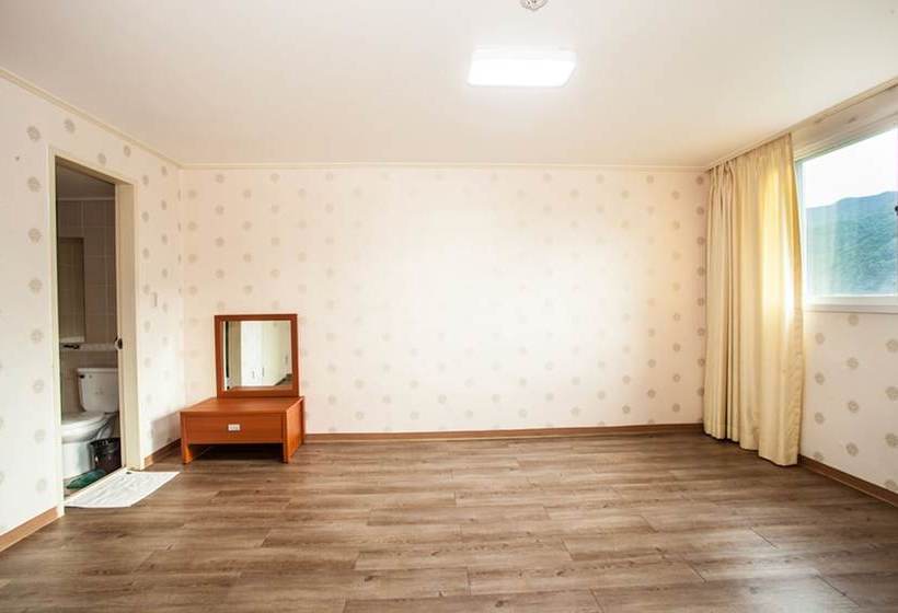 منتجع Muju Ilsung Condo