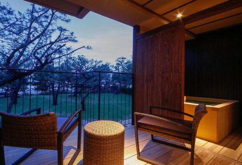 ریوکان Awaji Hamarikyu Takumi