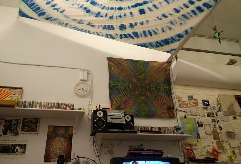 Wave Elephant Backpacker Hostel