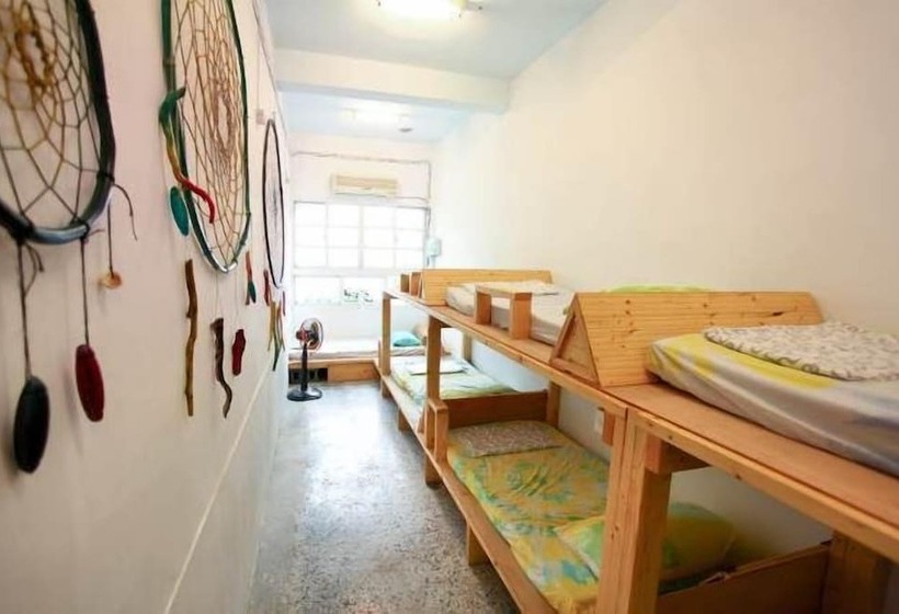 Wave Elephant Backpacker Hostel