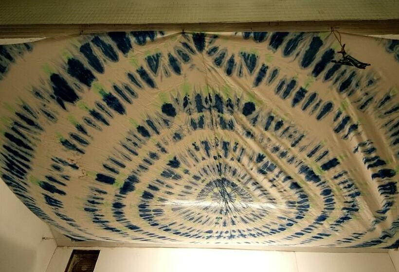 Wave Elephant Backpacker Hostel