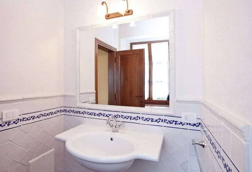 Detached Villa For 6 Pers. With Outdoor Swimming Pool