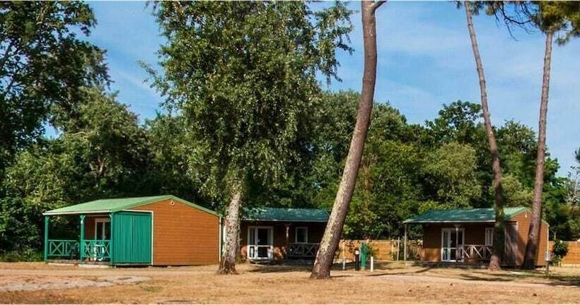 בית מלון כפרי Camping Le Chenal