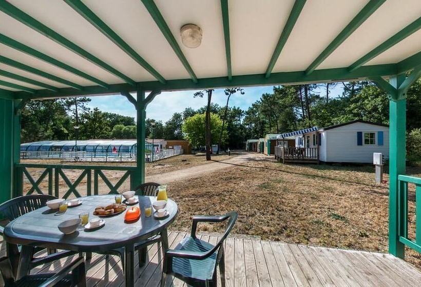 בית מלון כפרי Camping Le Chenal