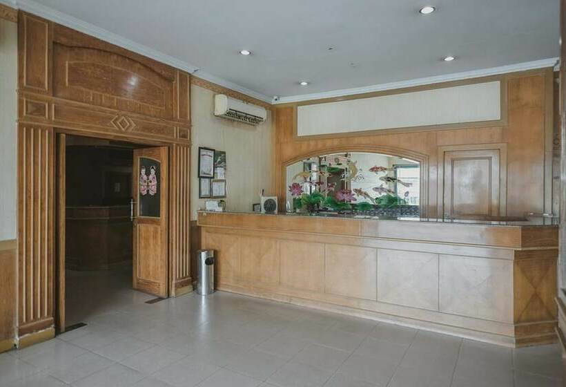 هتل Reddoorz Plus Near Tugu Tari Thehok Jambi