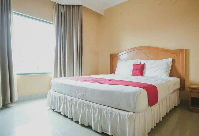 هتل Reddoorz Plus Near Tugu Tari Thehok Jambi