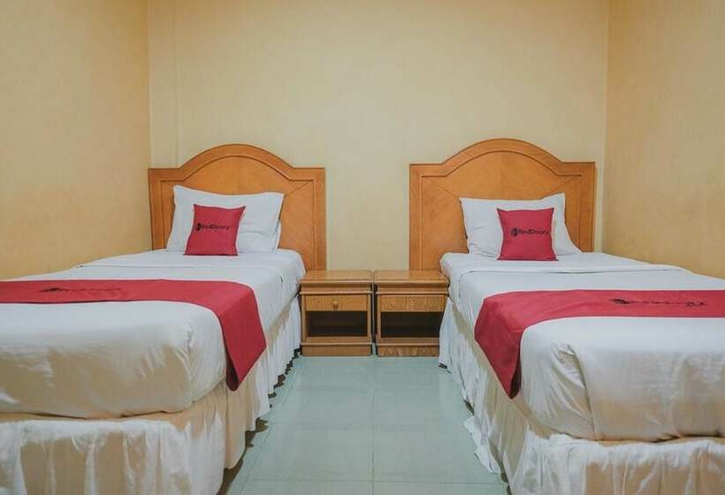 هتل Reddoorz Plus Near Tugu Tari Thehok Jambi