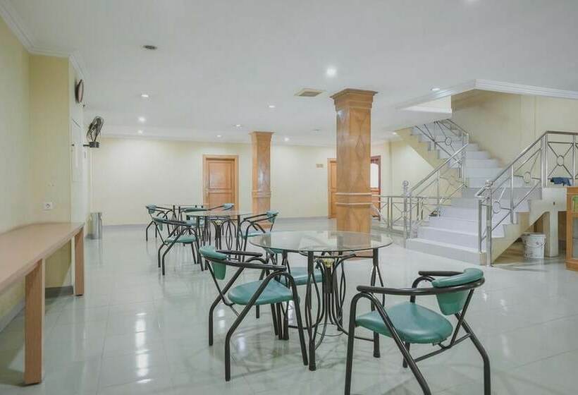 هتل Reddoorz Plus Near Tugu Tari Thehok Jambi