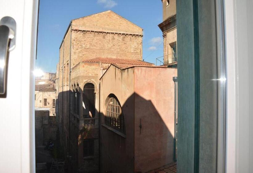 پانسیون My Way   Rooms   Palazzo San Matteo