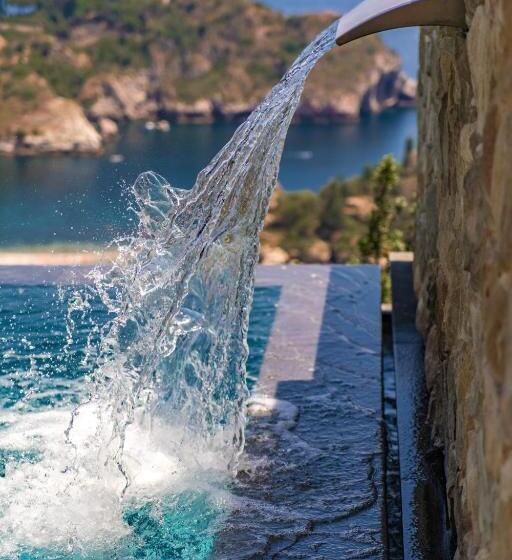 اقامتگاه Isola Bella Infinity Suites