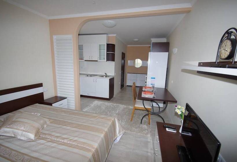 هتل Lily Beach Resort