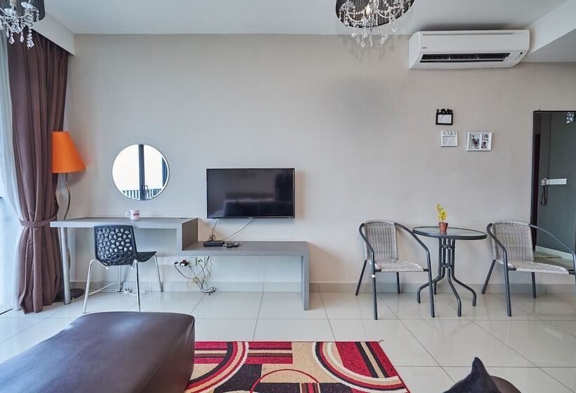 هتل Oyo Home 89316 Special Studio Setia Alam Trefoil