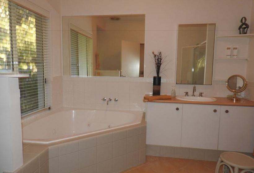 بنسيون Howie S Place Noosa