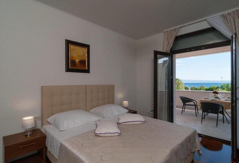 Пансион Luxury Rooms Near The Beach
