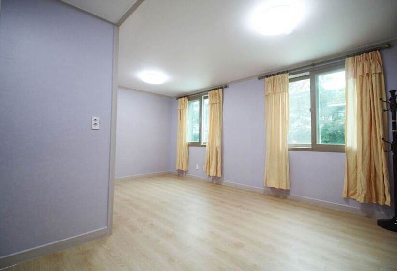 פנסיון Muju Haebaragi Hostel
