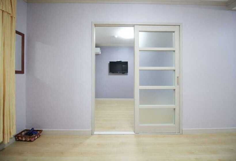 פנסיון Muju Haebaragi Hostel