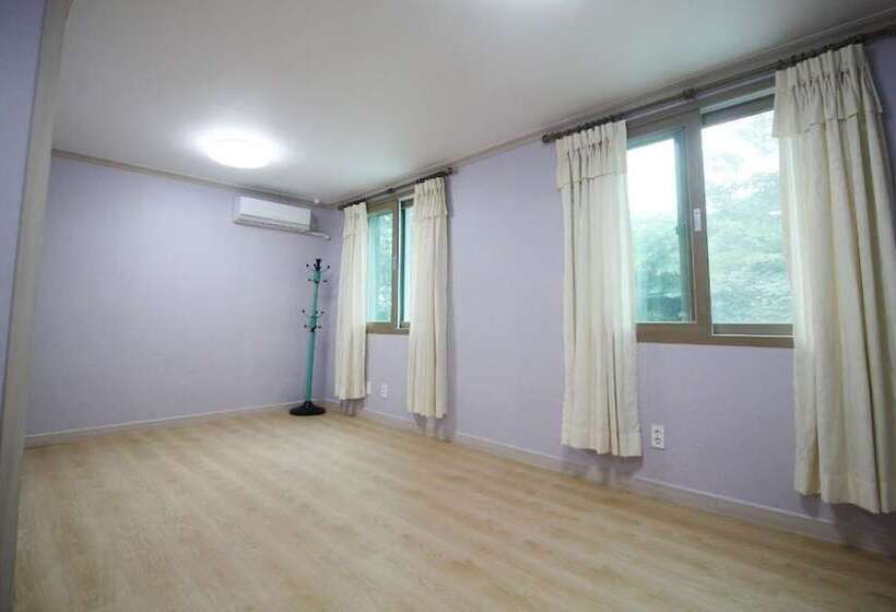 פנסיון Muju Haebaragi Hostel