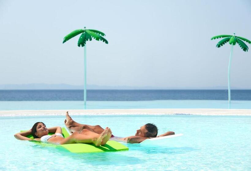 استراحتگاه Alexandra Elegance Bridging Generations