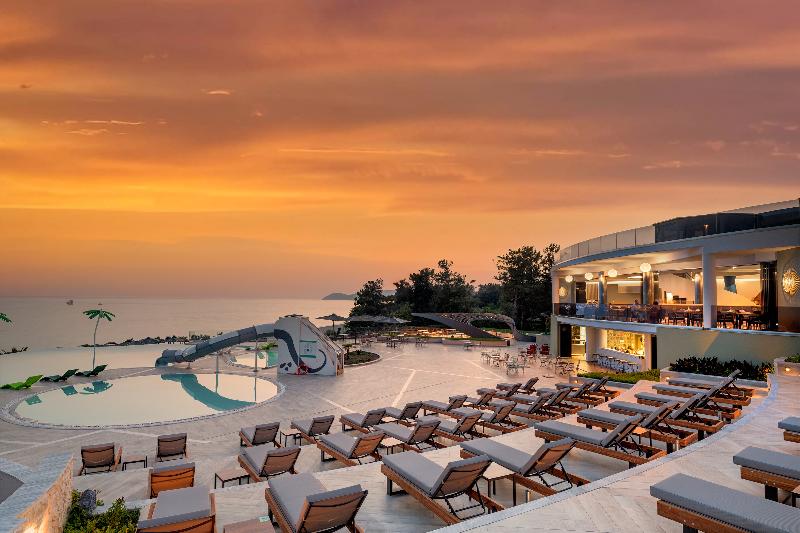 استراحتگاه Alexandra Elegance Bridging Generations