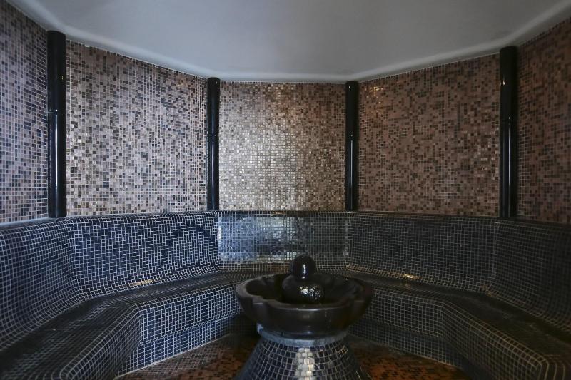 استراحتگاه Alexandra Elegance Bridging Generations