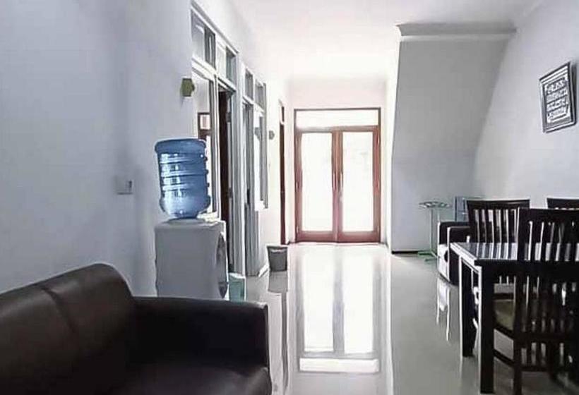 هتل Aimer Guest House Syariah Mitra Reddoorz