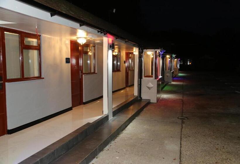 בית מלון כפרי Atz&h Inn